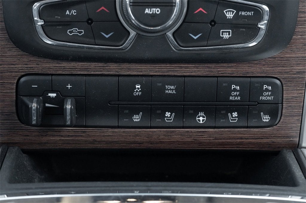 2019 RAM 1500 Classic Laramie