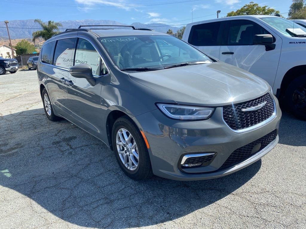 2022 Chrysler Pacifica Touring L's photo