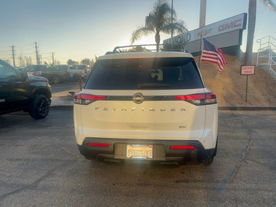 2024 Nissan Pathfinder SV